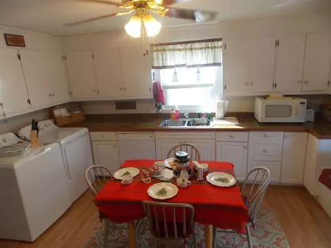 418 Williams St, Williamston, SC 29697 photo 4