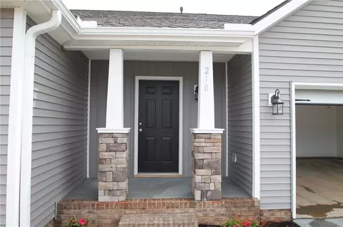 210 N Stonegate Dr, Seneca, SC 29678 photo 7