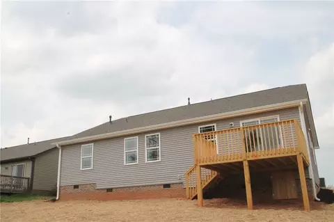 210 N Stonegate Dr, Seneca, SC 29678 photo 2