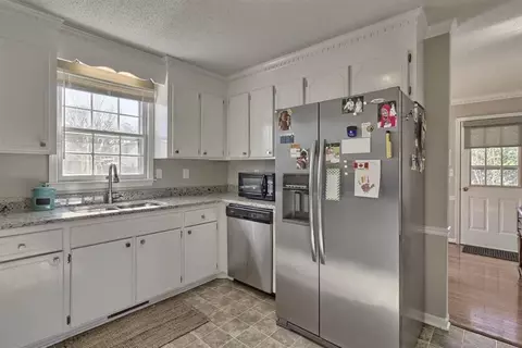 105 Michael Ct, Easley, SC 29642 photo 9