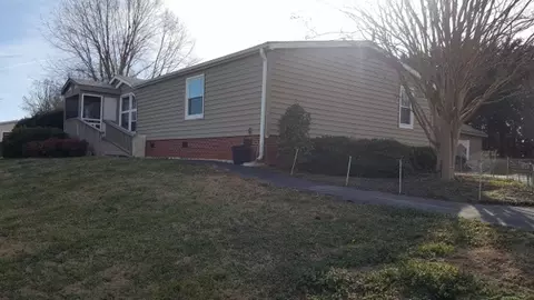 129 Turning Leaf Ln, Easley, SC 29640 photo 2