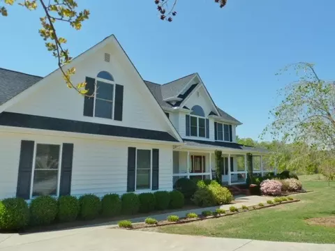 1409 Falcons Dr, Walhalla, SC 29691 photo 2