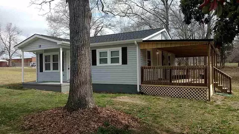 15 Pruitt St, Honea Path, SC 29654 photo 2