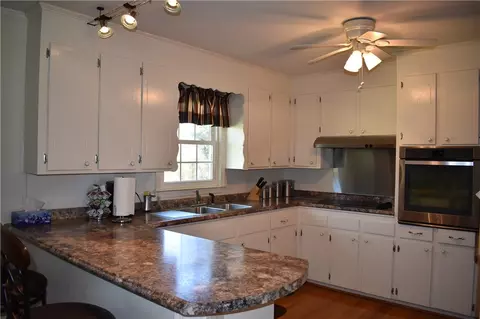 406 Scott Cir, Pendleton, SC 29670 photo 2