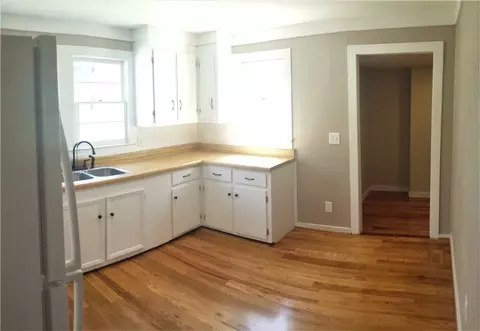 613 W 2nd Ave, Easley, SC 29640 photo 6