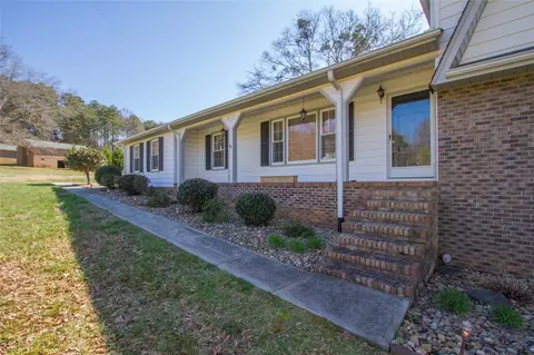 141 Cindy Ln, Easley, SC 29642 photo 2
