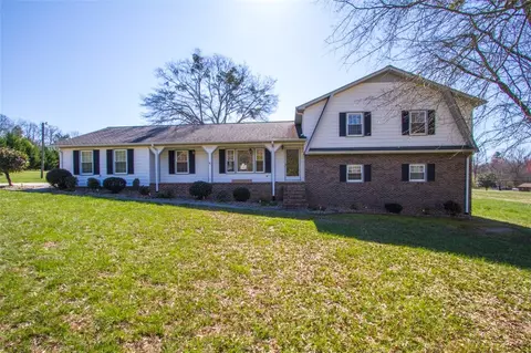 141 Cindy Ln, Easley, SC 29642 photo 1