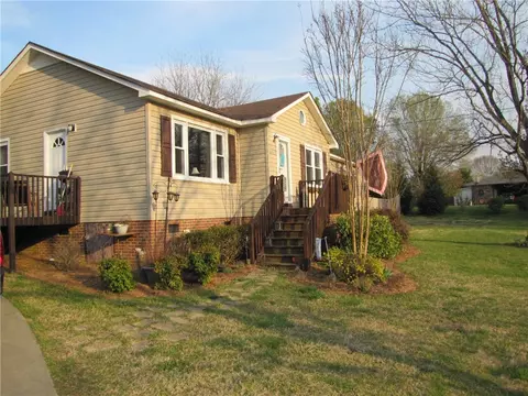 102 Cherokee Rd, Easley, SC 29642 photo 3