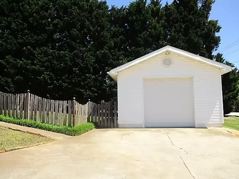 403 Robinall Dr, Easley, SC 29642 photo 3