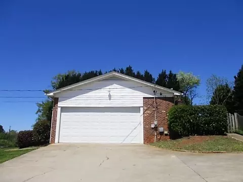 403 Robinall Dr, Easley, SC 29642 photo 2