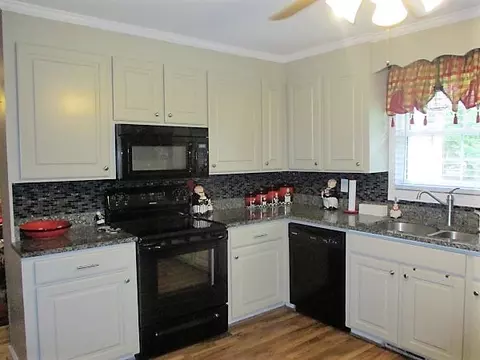 403 Robinall Dr, Easley, SC 29642 photo 5