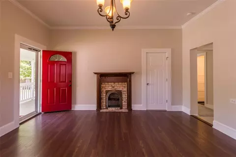 107 W 7th Ave, Easley, SC 29640 photo 2