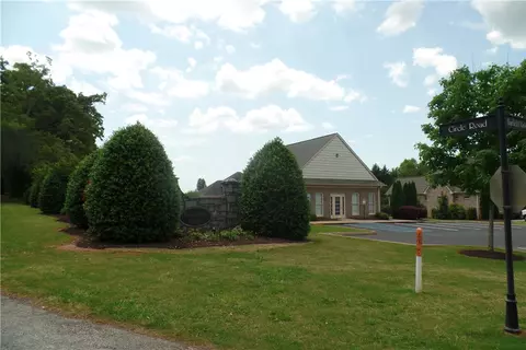 102 Huntcliff Ct, Easley, SC 29642 photo 8