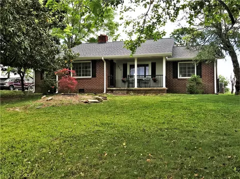 335 Geraldine Dr, Walhalla, SC 29691 photo 1