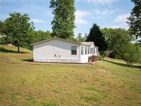142 Thomas Mill Ct, Easley, SC 29640 photo 4