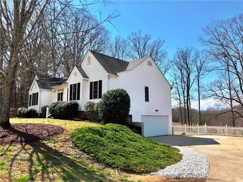 889 Greenville St, Pendleton, SC 29670 photo 2