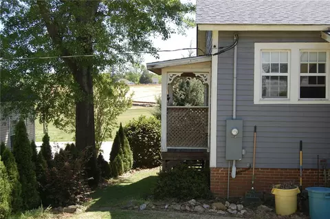 33 E Main St #WARE SHOALS, Ware Shoals, SC 29692 photo 4
