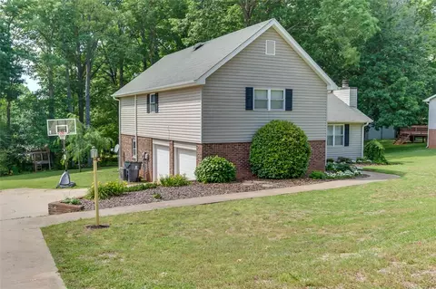 110 Davidson Dr, Easley, SC 29642 photo 3
