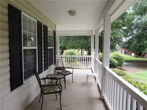 204 Meadow Ct, Honea Path, SC 29654 photo 3