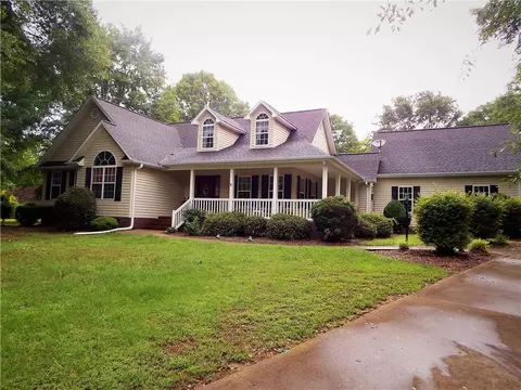 204 Meadow Ct, Honea Path, SC 29654 photo 1