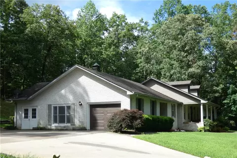 739 Lovers Ln, Toccoa, GA 30577 photo 1