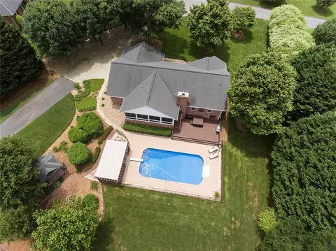 13 Rene Ct, Greer, SC 29651 photo 4