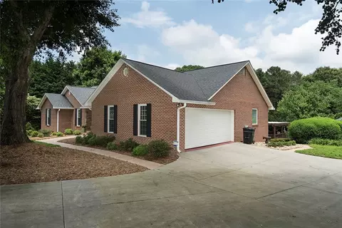 13 Rene Ct, Greer, SC 29651 photo 2