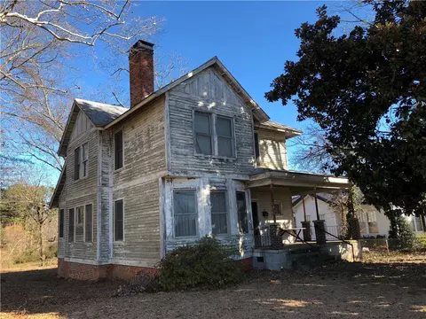 709 E Main St, Walhalla, SC 29691 photo 1
