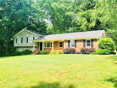 401 Clarendon Dr, Easley, SC 29642 photo 1