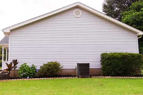 4402 Old Easley Bridge Rd, Easley, SC 29642 photo 12