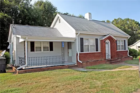 16 Brock St, Pelzer, SC 29669 photo 2
