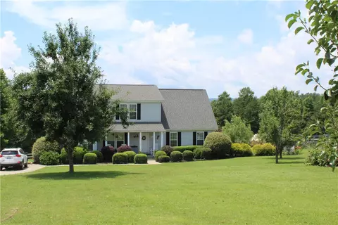334 Geraldine Dr, Walhalla, SC 29691 photo 2