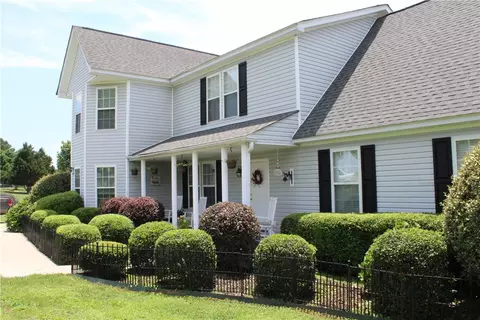 334 Geraldine Dr, Walhalla, SC 29691 photo 1