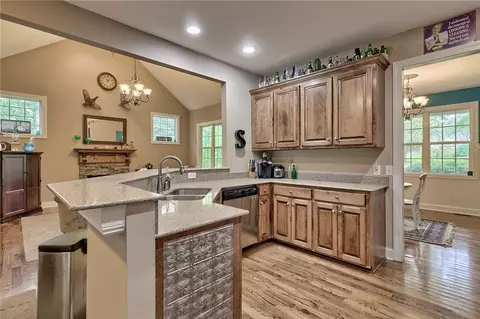 329 Puckett Mill Dr, Central, SC 29630 photo 10