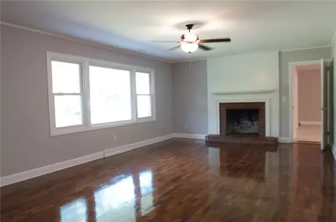 100 S D St, Easley, SC 29640 photo 2
