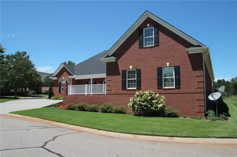 301 Cedar Post Ct, Seneca, SC 29672 photo 3