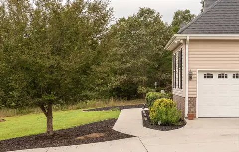 204 Silver Ridge Dr, Central, SC 29630 photo 4