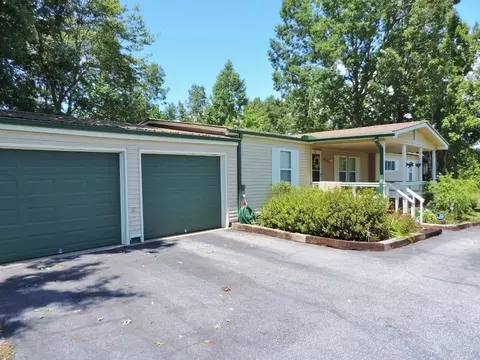 1090 Santee Dr, Walhalla, SC 29691 photo 3
