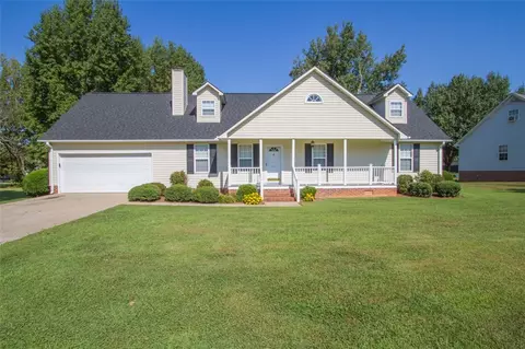 107 Crompton Dr, Pelzer, SC 29669 photo 2