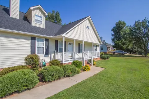 107 Crompton Dr, Pelzer, SC 29669 photo 4
