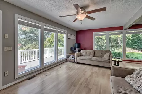 512 Kay Dr, Easley, SC 29640 photo 14