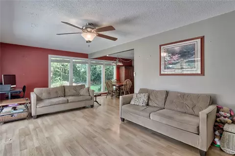 512 Kay Dr, Easley, SC 29640 photo 3