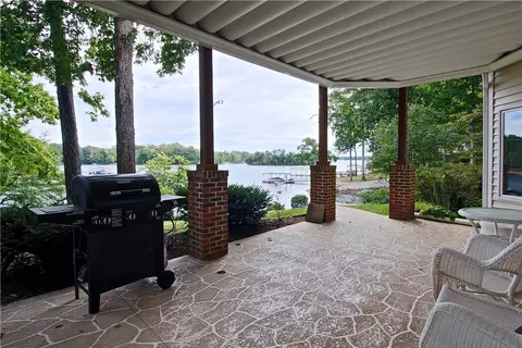 425 E Lakeside Dr, Seneca, SC 29672 photo 5