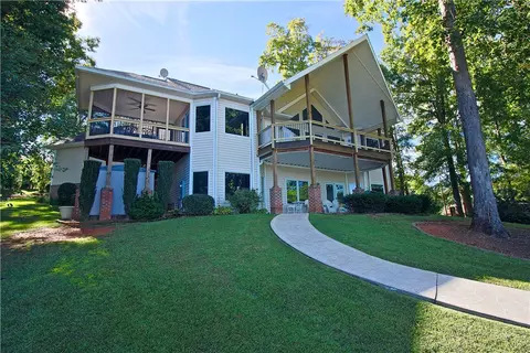 425 E Lakeside Dr, Seneca, SC 29672 photo 1