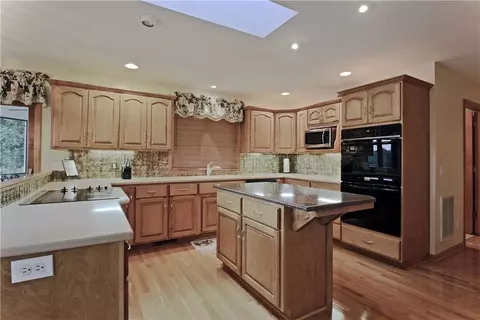 425 E Lakeside Dr, Seneca, SC 29672 photo 10