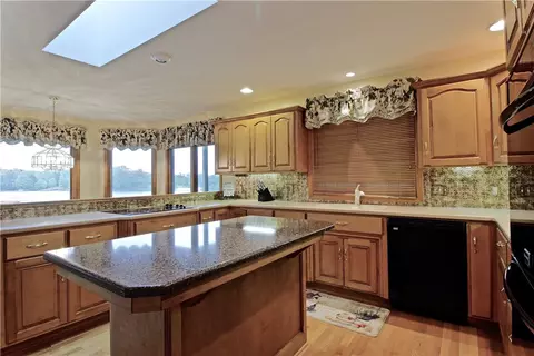425 E Lakeside Dr, Seneca, SC 29672 photo 9