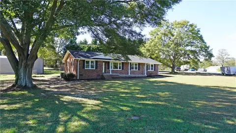 611 Beaverdam Rd, Williamston, SC 29697 photo 1