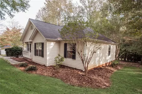 102 Logan Ln, Easley, SC 29640 photo 2