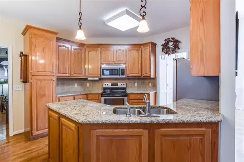 101 Commons Dr, Easley, SC 29642 photo 2