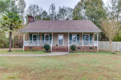 13 Byron St, Williamston, SC 29697 photo 2